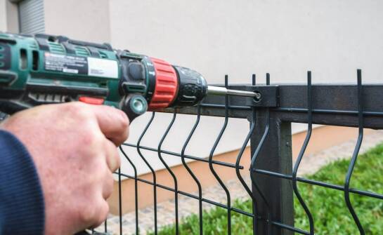 Jakie są najważniejsze etapy montażu elektrycznych ogrodzeń?