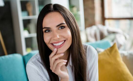Estetyczna stomatologia a zdrowie zębów – jak wygląd wpływa na samopoczucie?