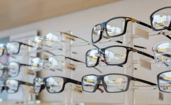 Szeroki wybór opraw – jak znaleźć te idealne dla siebie?