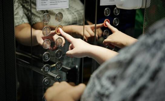 Bezpieczeństwo i efektywność – jak je zapewnić w dźwigowych usługach?