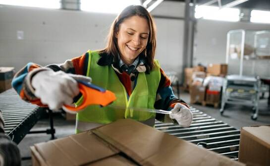 Jak usługi co-packing mogą wspierać obsługę sklepów internetowych?