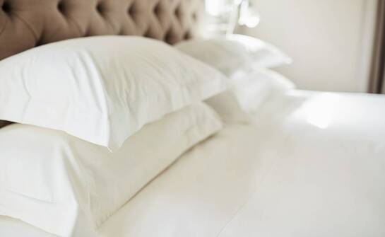 Hotelowe materace w rozmiarze 140x200 – co je wyróżnia?