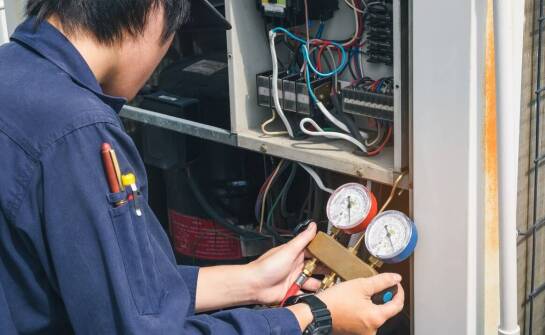 Jakie są różnice między naprawą a serwisem pomp ciepła?