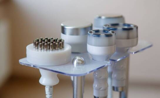 Bezpieczna sterylizacja kosmetycznych narzędzi – jakie produkty wybrać?