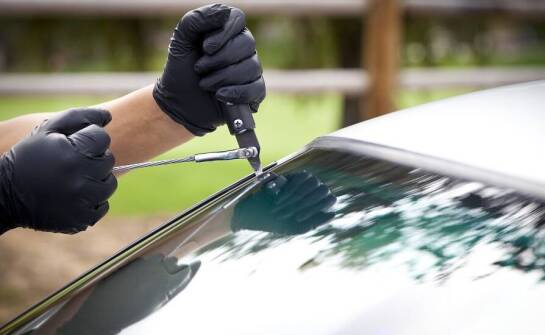 Jak mobilna wymiana szyb przekłada się na bezpieczeństwo uczestników ruchu drogowego?