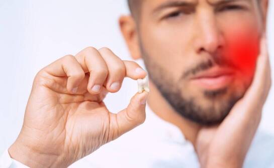 Jakie są najczęstsze przyczyny usuwania zębów przez stomatologów chirurgów?