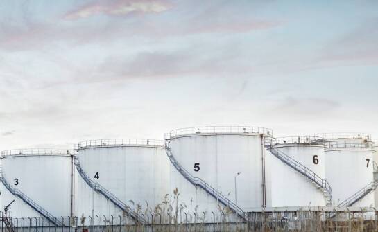 Kluczowe zalety automatyzacji w monitorowaniu magazynowych zbiorników