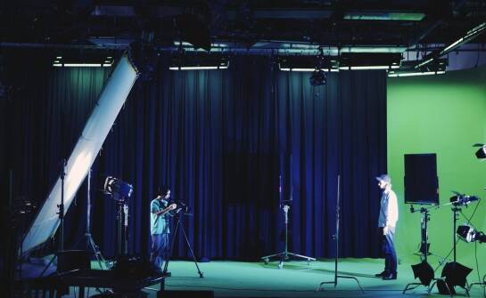 Jakie innowacyjne technologie oferują dostępne kamery na wynajem w Warszawie?