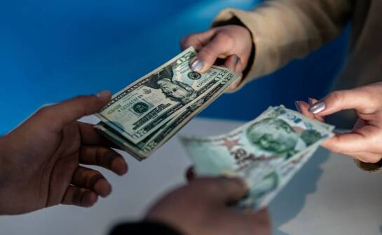 Kursy walut w kantorach: jak uniknąć niekorzystnych wymian?