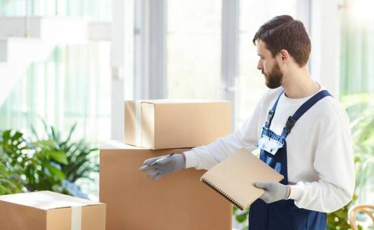 Profesjonalne pakowanie mienia – jak zabezpieczyć delikatne przedmioty?
