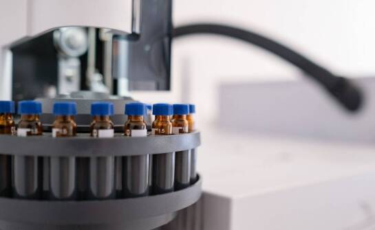 Odczynniki chemiczne w analizie laboratoryjnej: kluczowe zastosowania