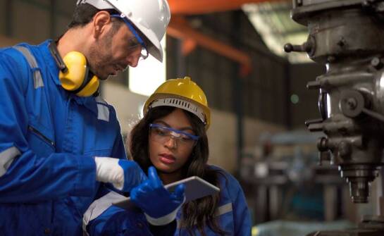 Jakie znaczenie mają szkolenia dla pracowników w efektywności linii produkcyjnej?