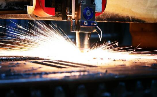 Jak plazmowe wycinanie wspiera zrównoważony rozwój w przemyśle?