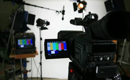 Zróżnicowane ceny wynajmu sprzętu filmowego: Jak wpływają na budżet produkcji?