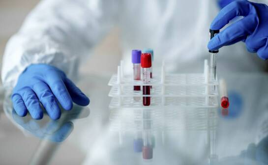 Bezpieczny przewóz krwi i materiałów biologicznych: standardy sanitarnego transportu