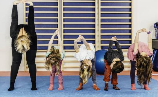 Taniec na rurze dla dzieci: Budowanie wytrzymałości i siły