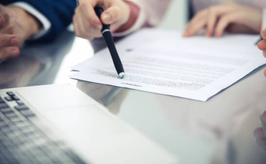 Jakie są kluczowe aspekty tłumaczenia umów leasingowych?