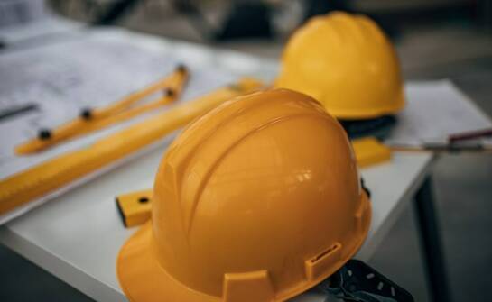 Najważniejsze aspekty bezpieczeństwa przy zakupie sprzętu do BHP