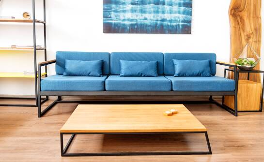 Jakie są zalety wyboru loftowej ławki do przestrzeni mieszkalnej?