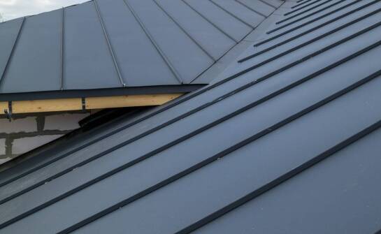 Wpływ automatyzacji na jakość i estetykę dachowych pokryć