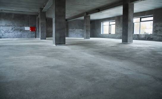 Jakie innowacje w materiałach wpływają na rozwój przemysłowych posadzek betonowych