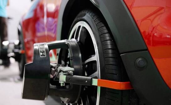 Regulacja geometrii kół – jak wpływa na trwałość opon?