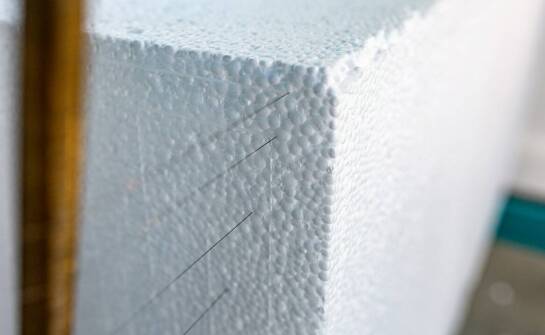 Jakie izolacyjne parametry posiada brama do chłodni?