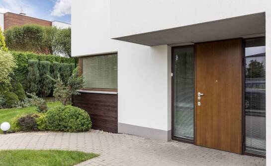 Które materiały najlepiej znoszą zmienną pogodę?