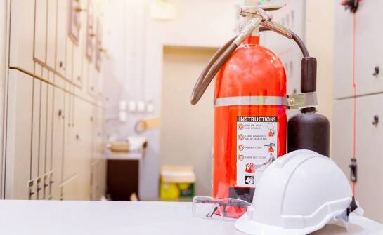 Płynowa gaśnica a inne typy gaśnic – kluczowe różnice i zastosowania