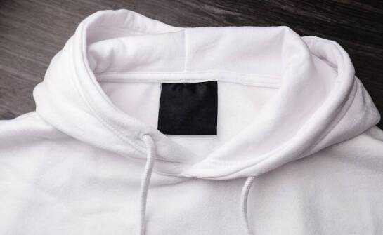 Personalizacja odzieży roboczej: rola naszywek na bluzy w budowaniu wizerunku firmy