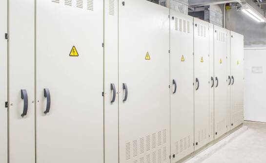 Wpływ bezpiecznych szaf na efektywność zarządzania niebezpiecznymi materiałami