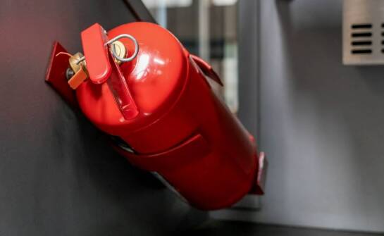 Rola ogniotrwałych szaf w ochronie pracowników przed niebezpiecznymi substancjami