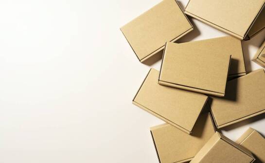 Jak dopasować tekturowe opakowania do potrzeb branży e-commerce?