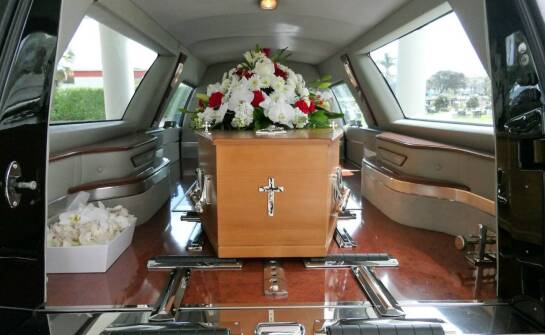 Jakie są opcje transportu zwłok oferowane przez pogrzebowe zakłady?