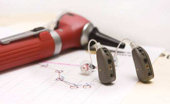 Jakie są najnowsze trendy w akcesoriach do słuchowych aparatów?