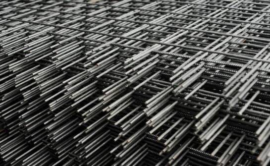 Praktyczne zastosowania zgrzewanych siatek w budownictwie drogowym