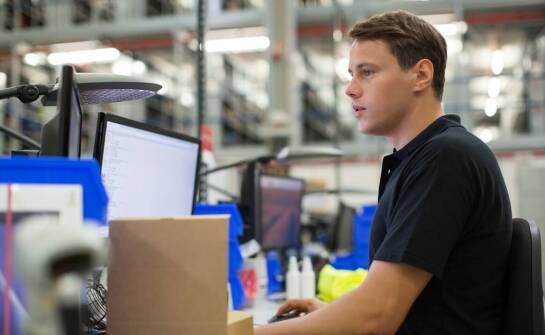 Usługi konfekcjonowania: klucz do lepszej obsługi zwrotów w e-commerce