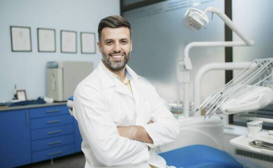Stomatolog a profilaktyka – jak dbać o zęby pomiędzy wizytami?