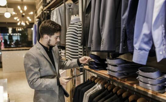 Analiza korzyści z zostania tajemniczym klientem dla firm i pracowników.