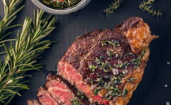 Zalety antrykotu sezonowanego: Dlaczego warto go wybrać?