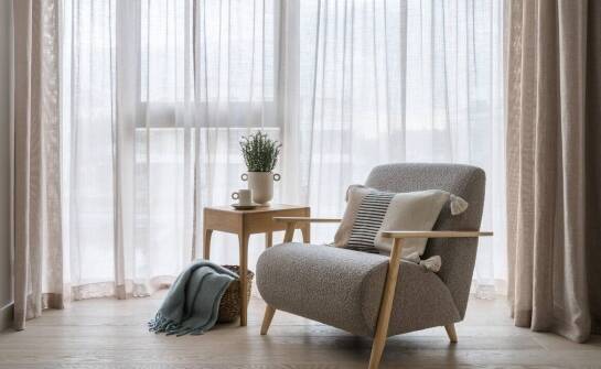 Jak zasłony i rolety mogą wpłynąć na termiczny komfort pomieszczeń?