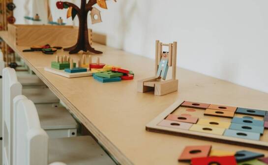 Edukacyjne gry dla przedszkolaka – jakie korzyści przynoszą w nauce kolorów?