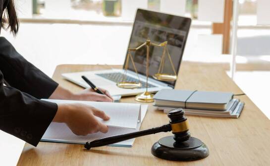 Analiza i przygotowanie umów o pracę – prawnicze wsparcie