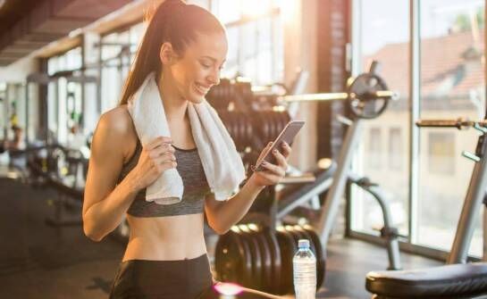 Dlaczego aplikacja do ćwiczeń sprawdzi się podczas wyjazdów służbowych?