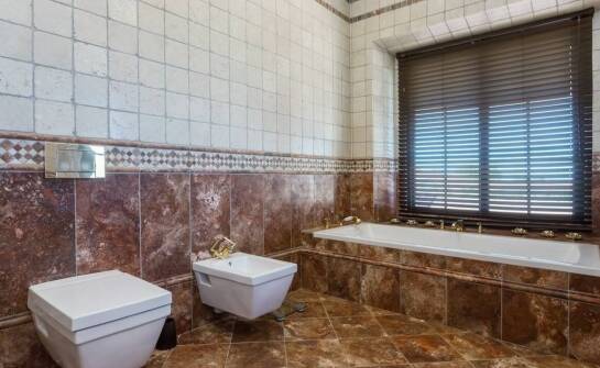 Różnorodność kolorystyczna łazienkowych kaloryferów: jak dopasować do wnętrza?