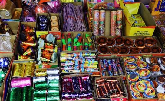 Jakie pirotechniczne produkty są dostępne w hurtowniach fajerwerków?