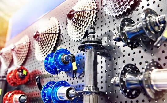 Dlaczego warto odwiedzić hurtownię rowerów w poszukiwaniu zamiennych części?