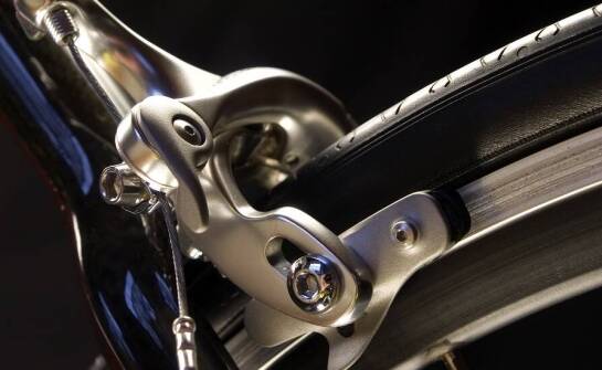 Jakie hamulce najlepiej sprawdzą się w damskim rowerze miejskim?