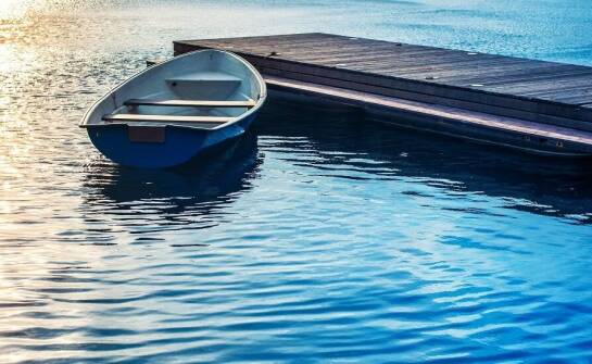 Różnorodność modeli wiosłowych łodzi – jak wybrać odpowiedni dla siebie?