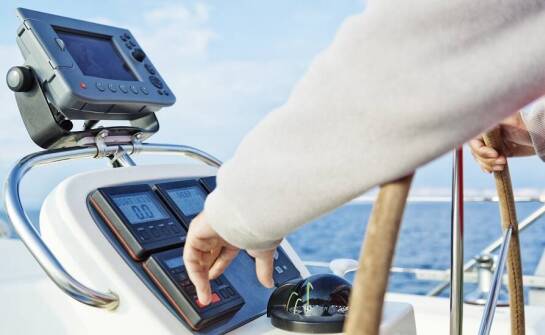 Jakie akcesoria do łodzi są niezbędne podczas długiej wyprawy?